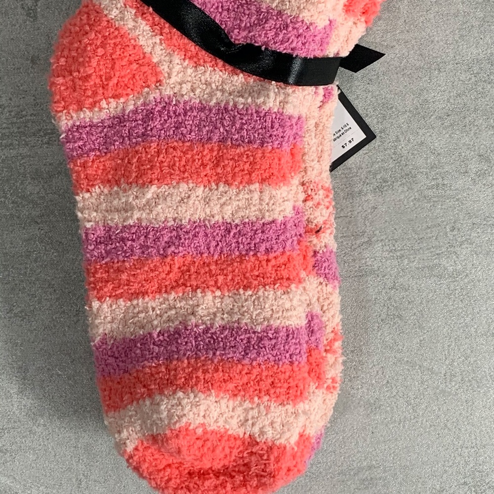 3/$20 Free Press 2 Pair Fuzzy Socks SZ 6-10.5 - Picture 4 of 6